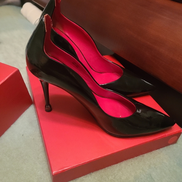 Elegant Black Stiletto Heels - Picture 5 of 6